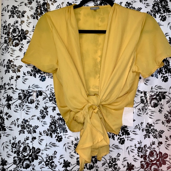 NWT CHARLOTTE RUSSE yellow crop top - Picture 2 of 4